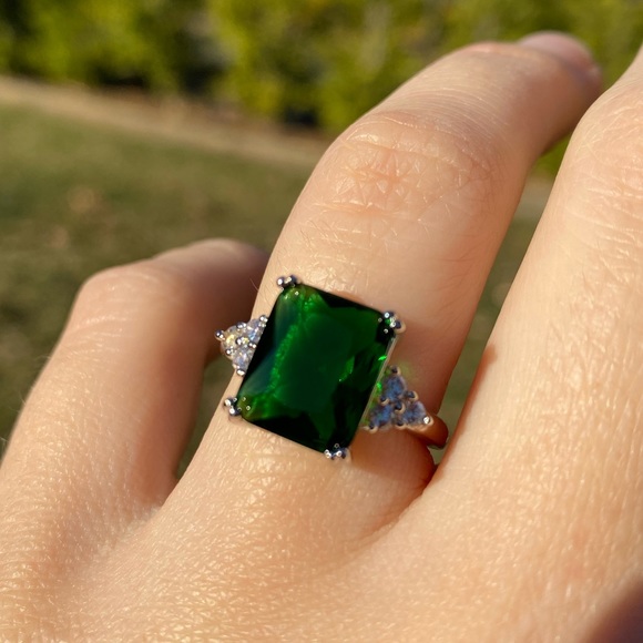 New 925 Sterling Silver Emerald Ring - Picture 7 of 11